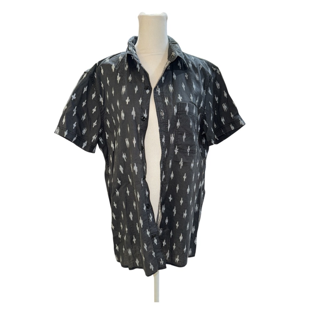 American Eagle Outfitters Mens Short Sleeve‎ Button Down Shirt Ikat Print Size M
